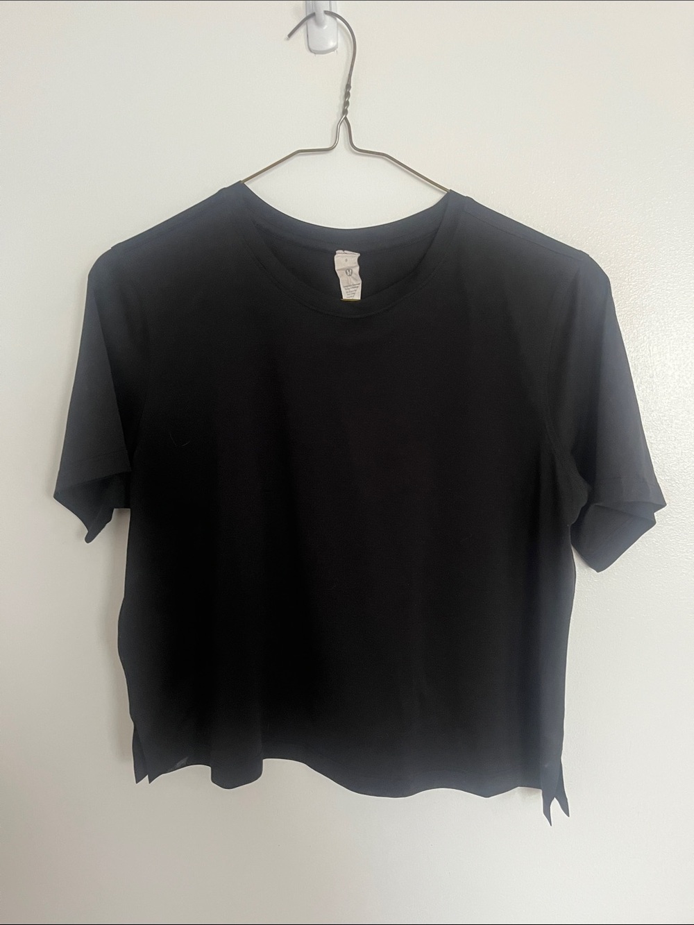 Lululemon cropped tee